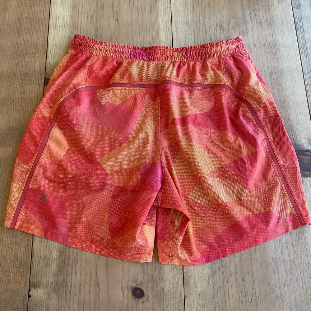 Lululemon Orange/Red Patterned 7 Inch Pace Breakers Size Medium.